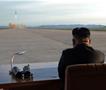 Ким Џонг-ун ги надгледува тестовите на ракетни фрлачи со „супер голем калибар“ 