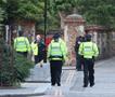 Ужас во Англија: 80- годишен човек е запален во двор, соседите слушнале крици (ВИДЕО)