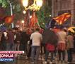 Симпатизерите на ВМРО-ДПМНЕ се собираат на плоштадот „Македонија“