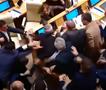 Масовна тепачка во Парламентот на Грузија пред донесување контроверзен закон (ВИДЕО)