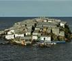 Најнаселен остров на светот- помал е од фудбалско игралиште, а на него живеат 1.000 луѓе(ВИДЕО)