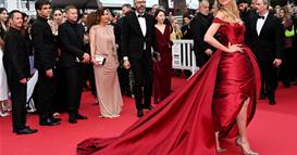 Хајди Клум го „освои“ црвениот тепих во Кан (ФОТО)