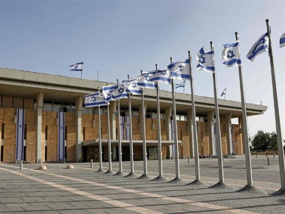 Израел испраќа делегација на преговорите и ги продолжува операциите во Рафа