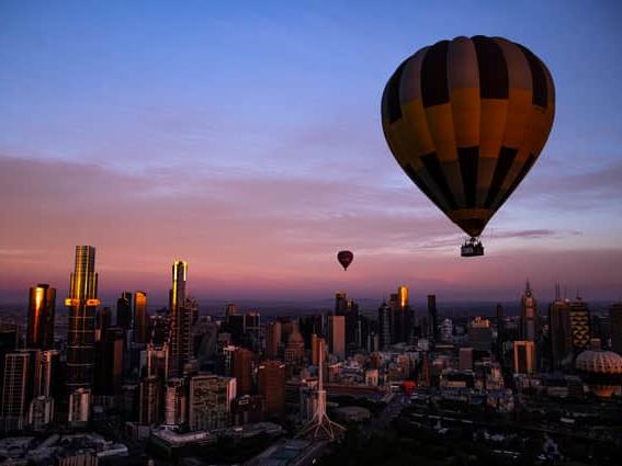 Австралиец паднал од балон на воздух- телото му го нашле во густо населен станбен кварт (ВИДЕО)