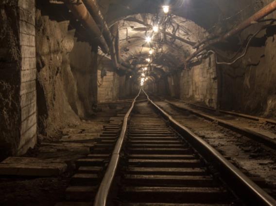 До 13 луѓе се затрупани по уривање на рудник во руската област Амур