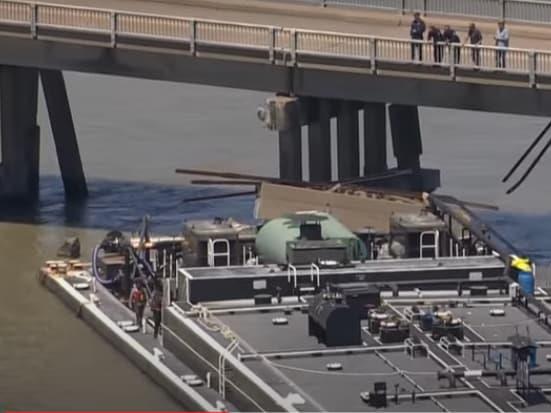 Драма во САД: Уште еден брод се заби во мост, блокиран е сообраќајот (ВИДЕО)