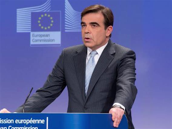 Комисијата на ЕУ ги повика Скопје и Атина да се држат до Преспанскиот договор