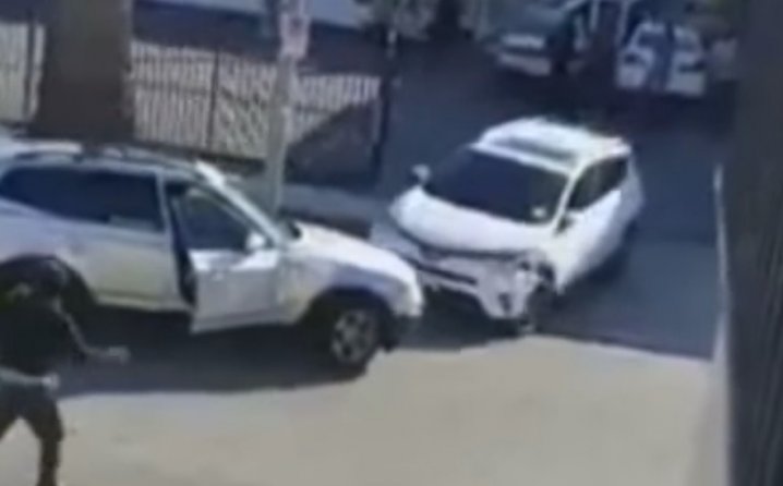 Видео:Тепачка со автомобили на две жени!?