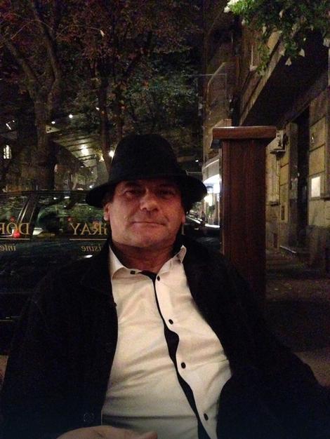 Запознајте го братот на Здравко Чолиќ кој во Белград држи ќебапчилница!