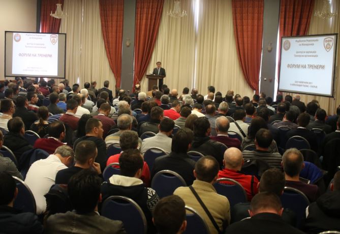 Околу 300 фудбалски работници присуствуваа на „Форумот на тренери“ на ФФМ