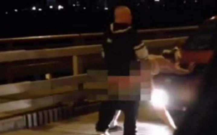 Видео +18: Секс на сред мост во Русија