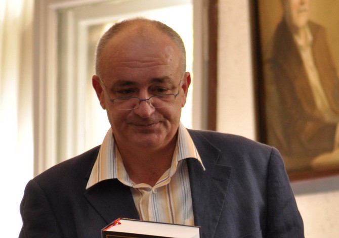 Венко Андоновски добитник на наградата „Прозни мајстори“