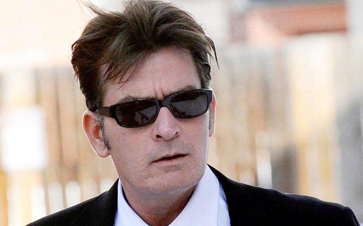 Чарли Шин со порака до познати личности да го следат неговиот пример и да откријат дека се ХИВ позитивни