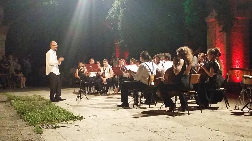 Мандолинскиот оркестар “Скопје“ под диригентска палка на Ерхан Шукри одржа целовечерен концерт во Сули Ан