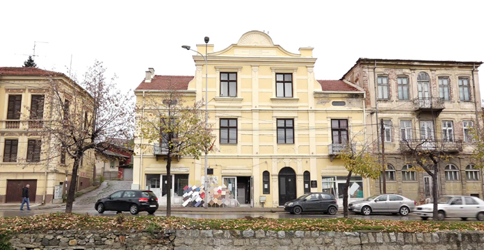 Музејот на албанската азбука во Битола се најде на мета на вандали