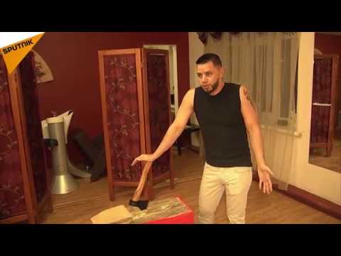 Фризер кој шиша со секира - главата на муштериките на труп!