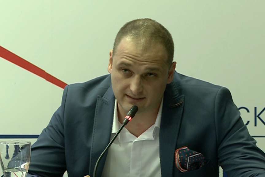 Изоставувањето од списокот за олимписките квалификации причина Ангелов да се повлече од репрезентацијата