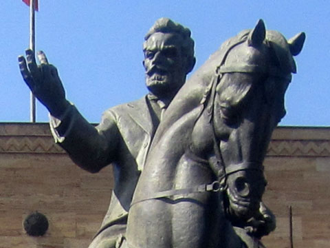 Одбележани 113 години од смртта на Никола Карев на новото спомен обележје во Свиланово


