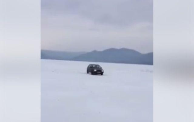 Си играше со животот: Со автомобил дивееше по замрзнатото Скадарско езеро (видео)
