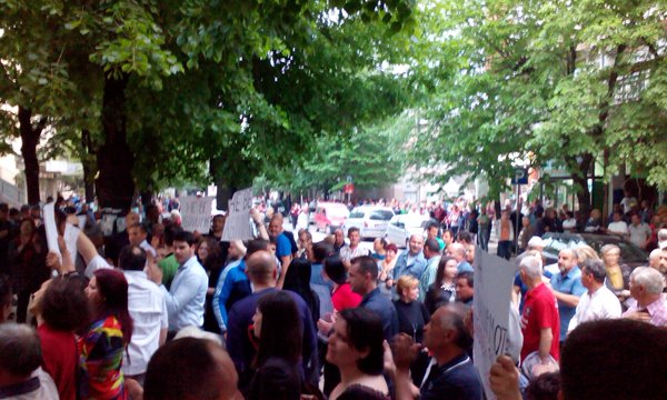 Протест во Куманово против помилувањата од Иванов и избори на 5 јуни