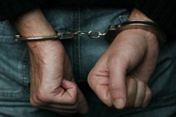 Бркотница низ дворот на МВР - полициски инспектор уапсен, за пари  криумчарел мигранти