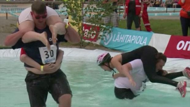 Светско првенство во носење сопруга на грбот (видео)
