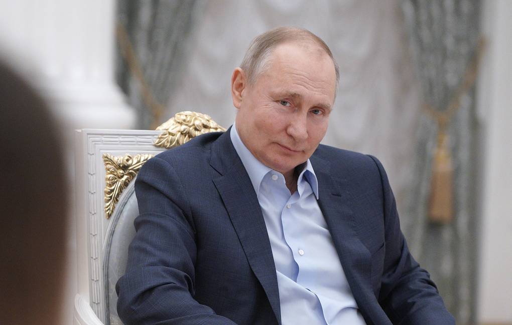 Путин: Социјалните мрежи ги вовлекуваат децата во дрога и простититуција