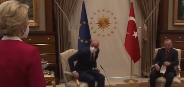 Мишел и Фон дер Лајен се сретнаа прв пат по скандалот во Анкара (ВИДЕО)