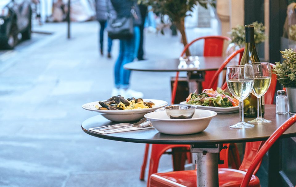 Клубови во Амстердам воведуваат месечна претплата од 24,50 евра поради помалиот интерес кај младите