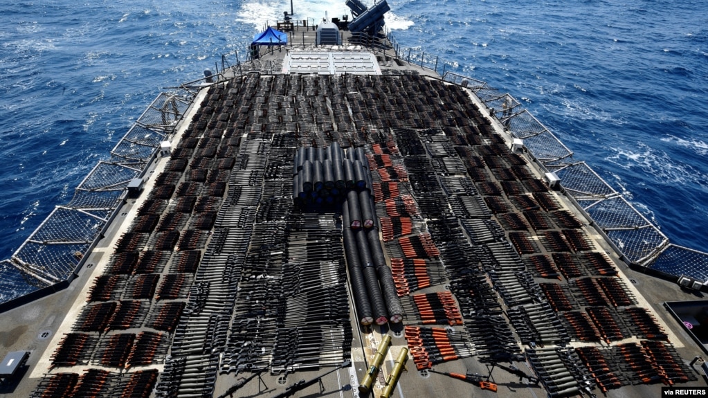 Американските морнарица заплени оружје од нелегален брод во Арапското Море