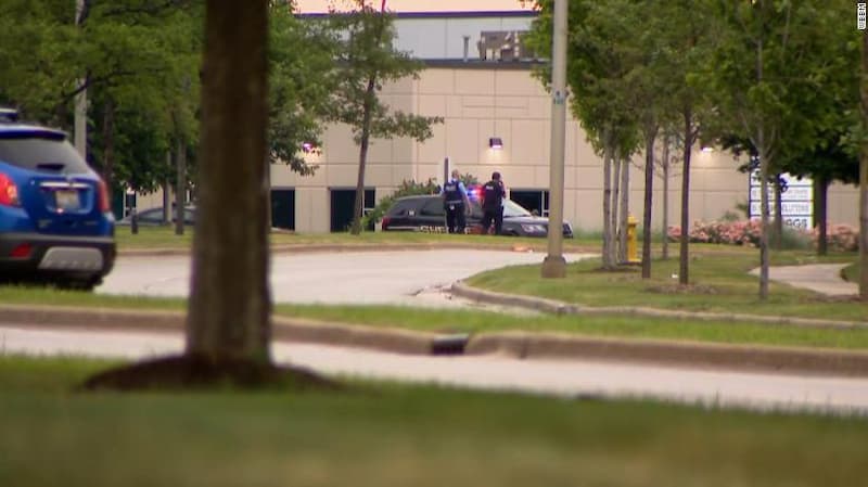 Пукање во Илиноис, еден убиен, двајца ранети