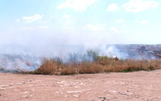 Пожарот кај Фурка се интензивира, интервенира и армиски хеликоптер