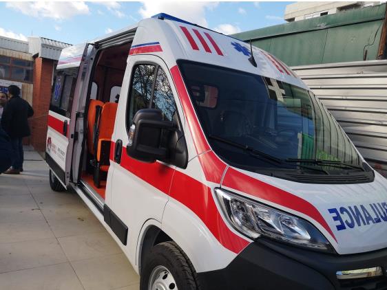 Затрупани со земја тројца работници на градилиште во Скопје, двајца пренесени на клиника, се работи на вадење и на третото лице