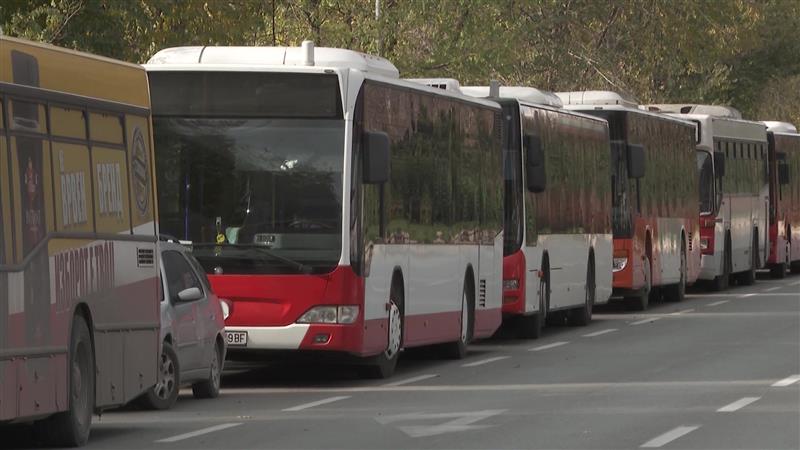 Продолжуваат протестите на приватните автобуски превозници - Канал 5