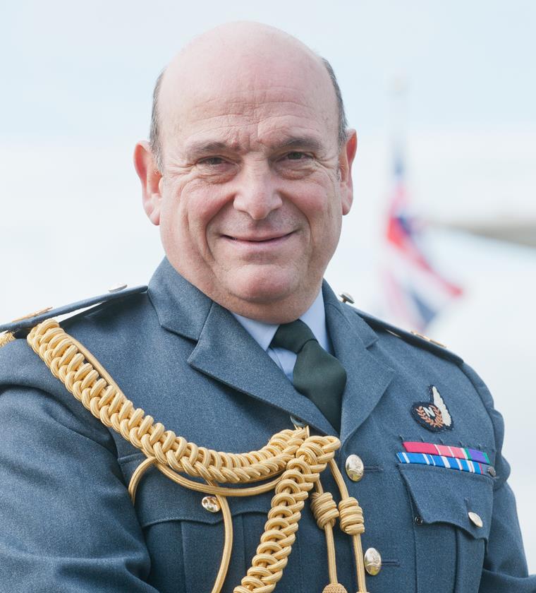 Стјуарт Пич: Владата треба да покаже дека се справува со корупцијата ...