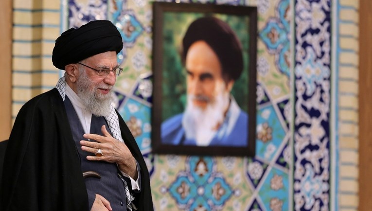 Иранскиот врховен лидер: Иран не им е лут на Европејците 