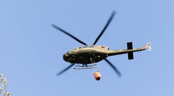 Хеликоптерот при гасење пожар во Измир падна во резервоар за вода - Канал 5