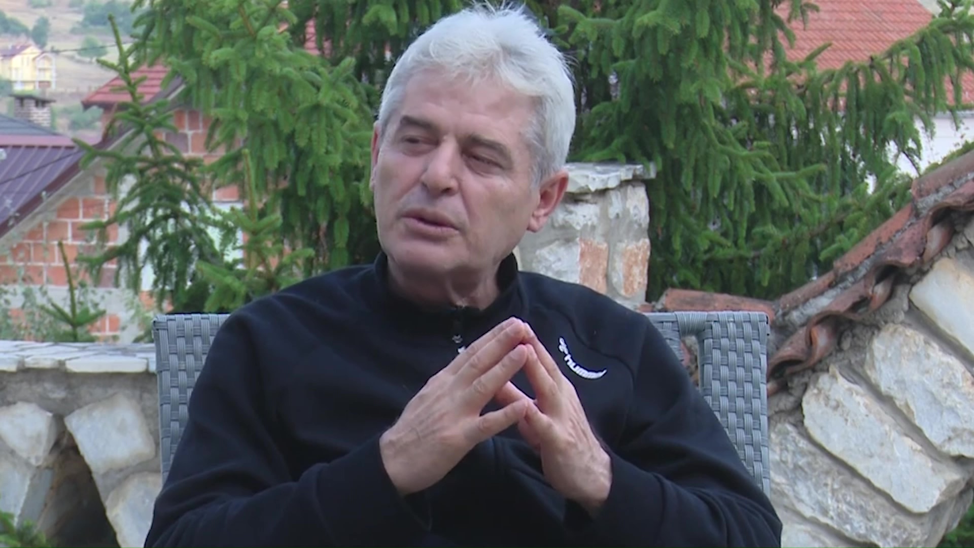 Ахмети уверува дека нема договор со ВМРО-ДПМНЕ ниту за уставните измени ...