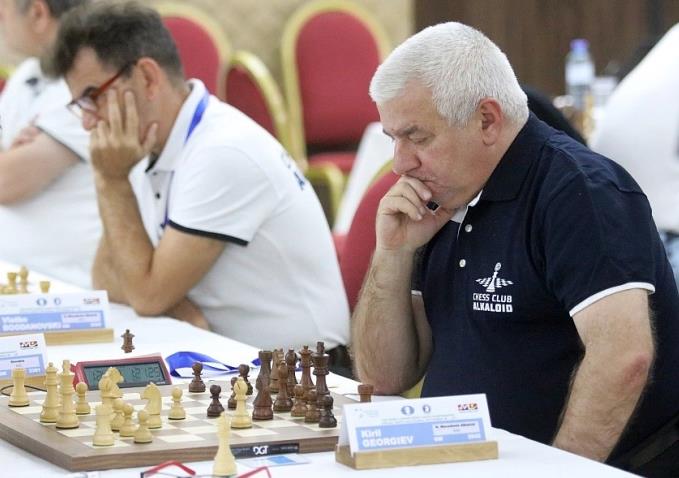 Алкалоид одигра нерешено со селекцијата на Англија