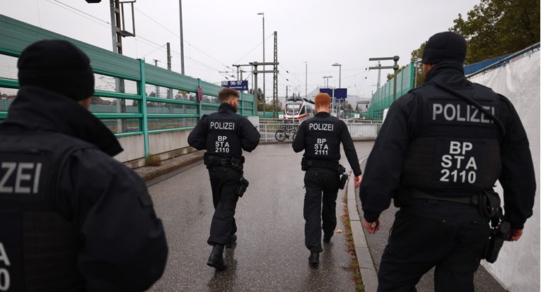 Рација во Германија против издавачи на неонацистичка музика, пронајдени ...