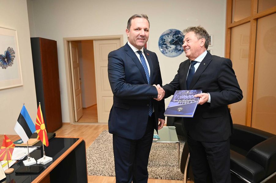 Спасовски ја посети македонската амбасада во Талин на крајот на ...