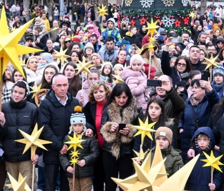 Бадникова поворка на Широк сокак во Битола - Канал 5