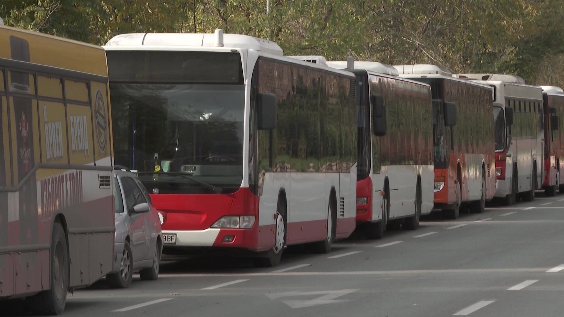 Приватните превозници се вратија во сообраќај, дел од скопските населби и натаму имаат проблем со сметот