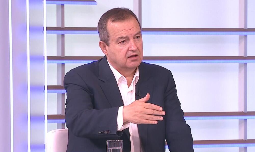 Вучиќ утрово го посети Дачиќ во болница, состојбата на српскиот министер за внатрешни работи е подобра