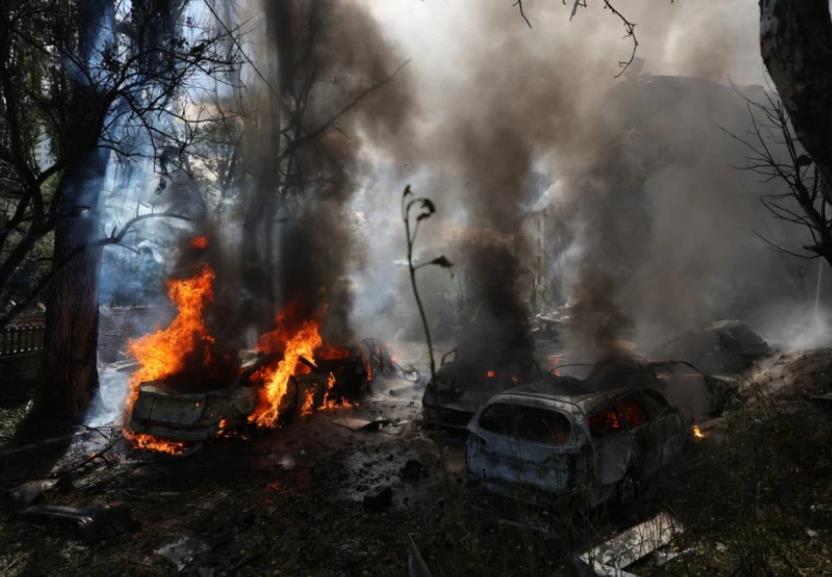 Најмалку 15 загинати во новиот руски напад врз Украина, погодена станбена зграда