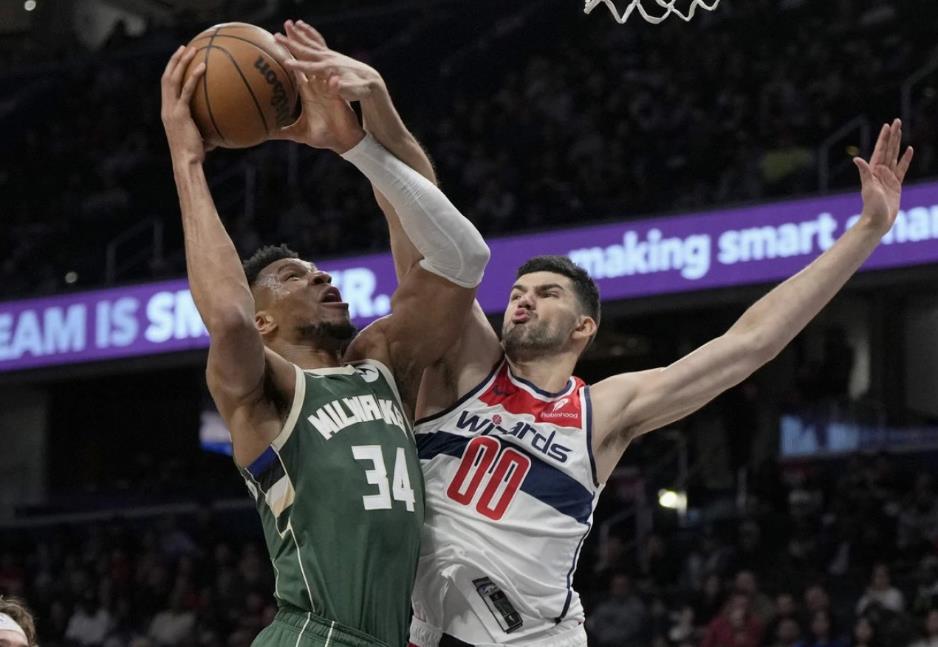 Адетокунбо станува косопственик на женскиот фудбалски клуб Челзи