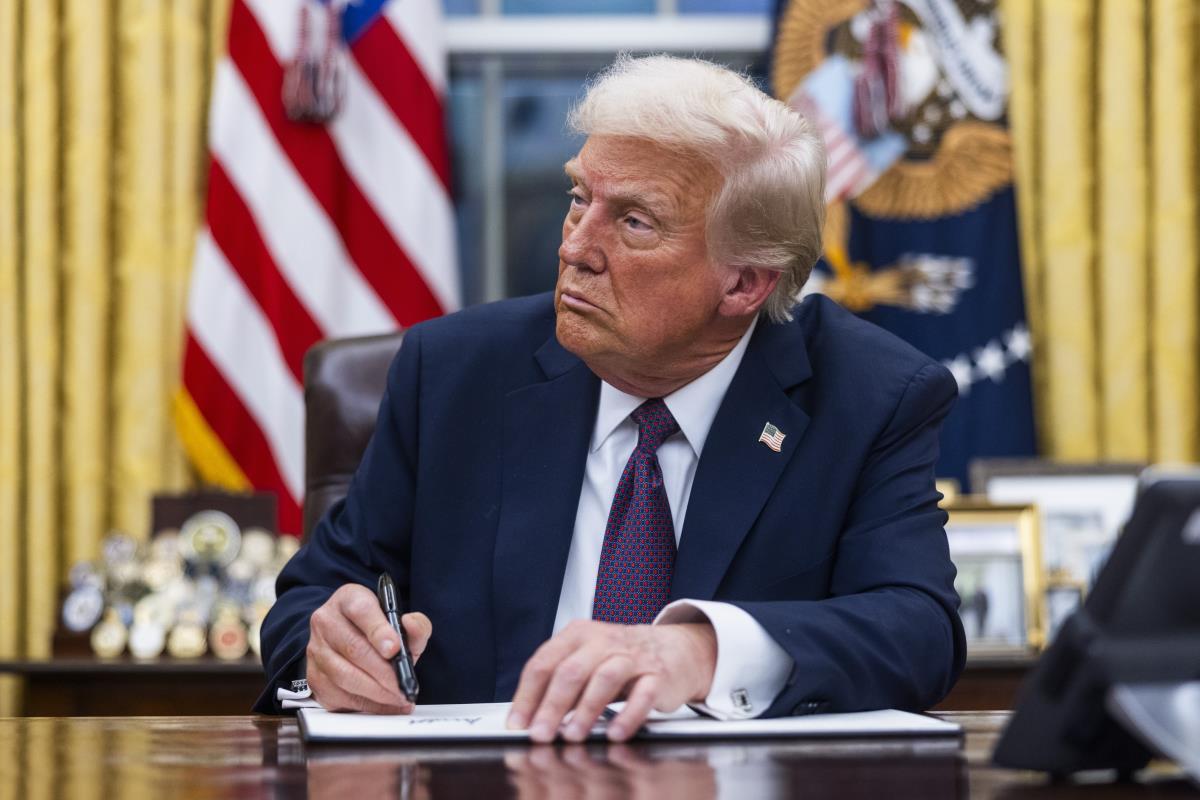 „Волстрит џурнал“: Трамп размислува за ограничен удар врз Иран поради нуклеарниот договор