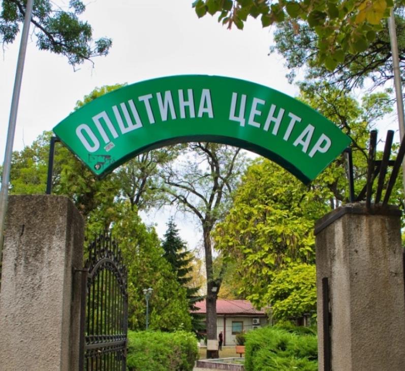 Општина Центар со засилени контроли на урбаната опрема, најавени казни за бесправно поставување