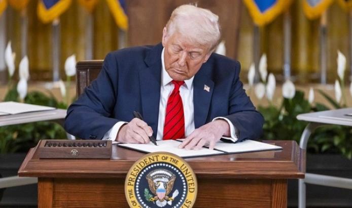 Трамп потпиша закон насочен против руската нафта, гас и поддржувачите на Москва