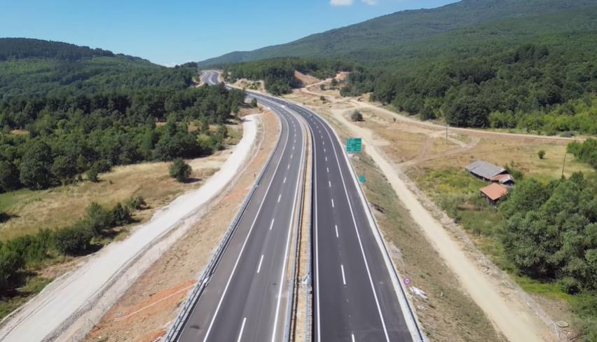 Сообраќајот се одвива непречено, сите патни правци проодни